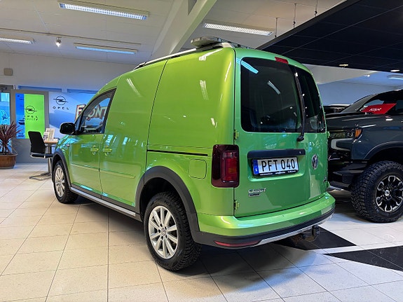 Volkswagen Caddy Alltrack 3 of 5