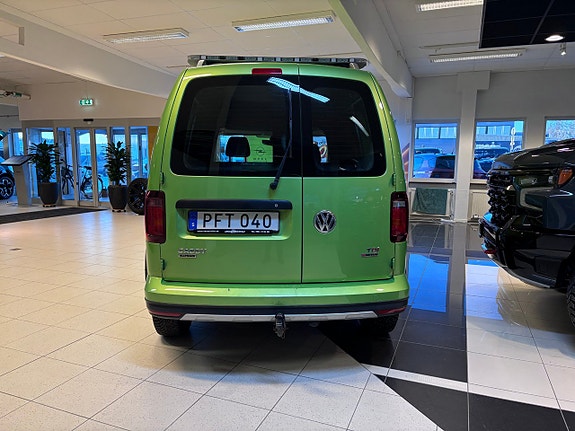 Volkswagen Caddy Alltrack 4 of 5
