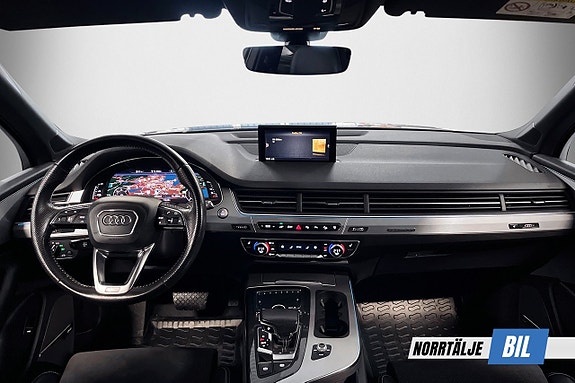 Audi Q7 3 of 5