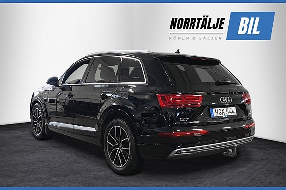 Audi Q7 4 of 5