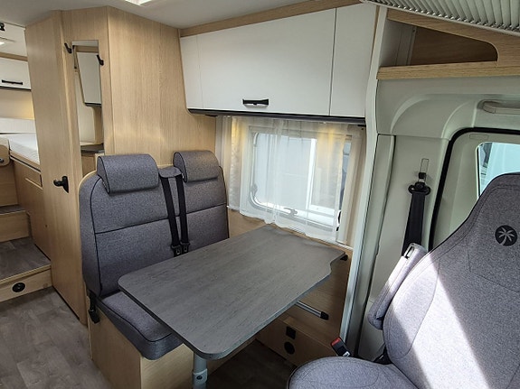 Sunlight Van 66 Adventure kompakt med långbäddar, 140 hk, automat, kanonfin 10 of 21