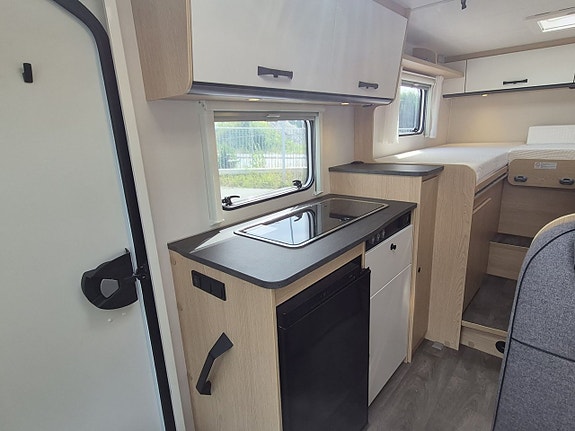 Sunlight Van 66 Adventure kompakt med långbäddar, 140 hk, automat, kanonfin 11 of 21