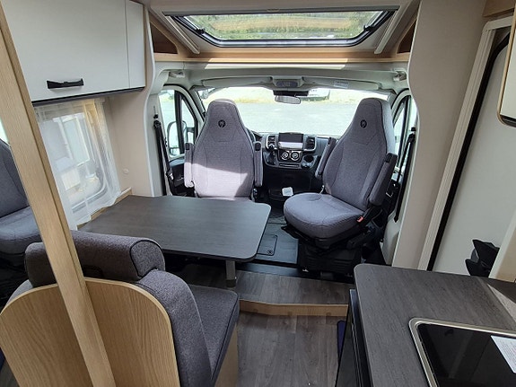 Sunlight Van 66 Adventure kompakt med långbäddar, 140 hk, automat, kanonfin 17 of 21