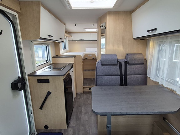 Sunlight Van 66 Adventure kompakt med långbäddar, 140 hk, automat, kanonfin 9 of 21
