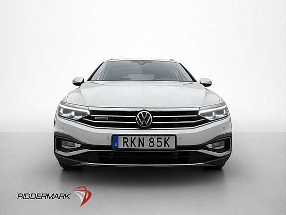 Volkswagen Passat Alltrack 2 of 5