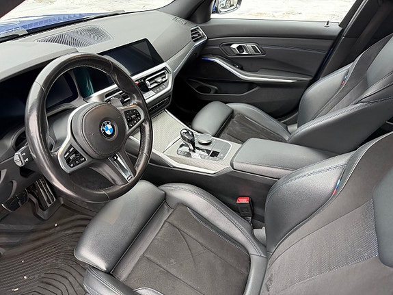 BMW 320 2 of 11