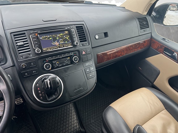 Volkswagen Multivan 15 of 18