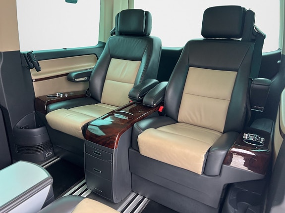 Volkswagen Multivan 10 of 18