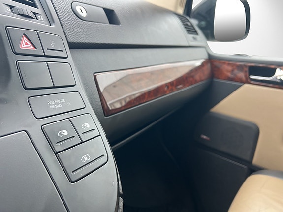 Volkswagen Multivan 17 of 18