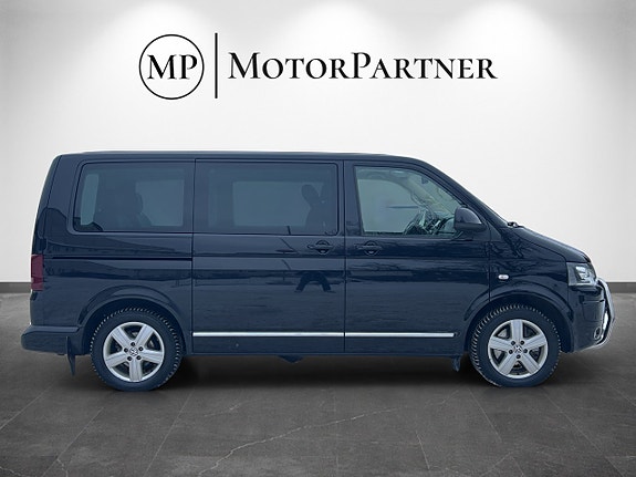 Volkswagen Multivan 8 of 18