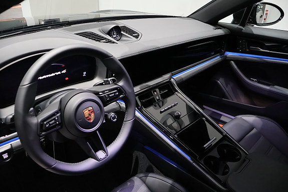 Porsche Panamera 4 6 of 10