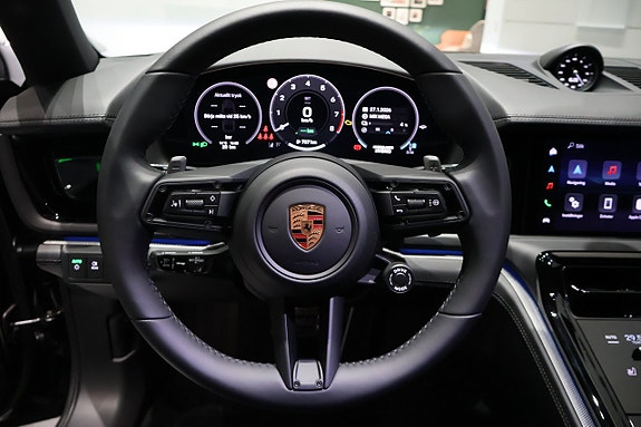 Porsche Panamera 4 7 of 10