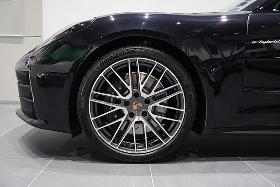 Porsche Panamera 4 4 of 5