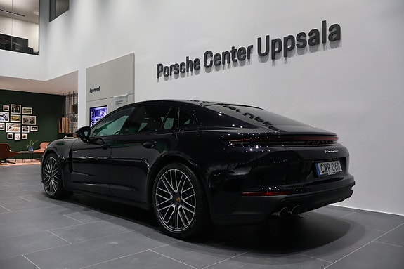 Porsche Panamera 4 3 of 5