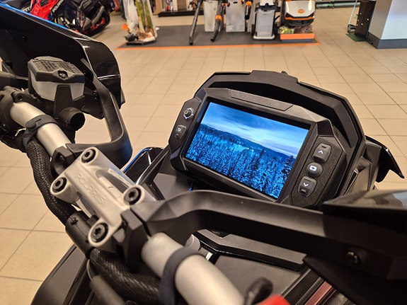 Polaris 9R Switchback ASSAULT 146" 4 of 7