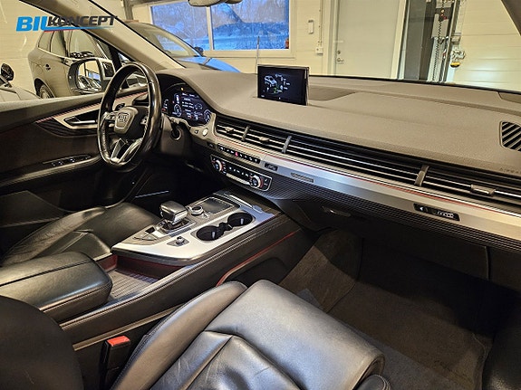 Audi Q7 10 of 24