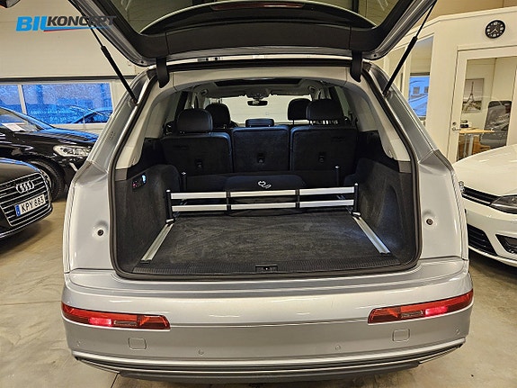 Audi Q7 11 of 24