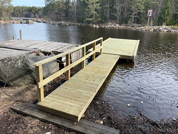 Pontonbryggor och pontoner