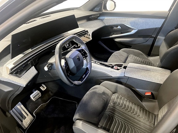 Peugeot e-3008 5 of 15
