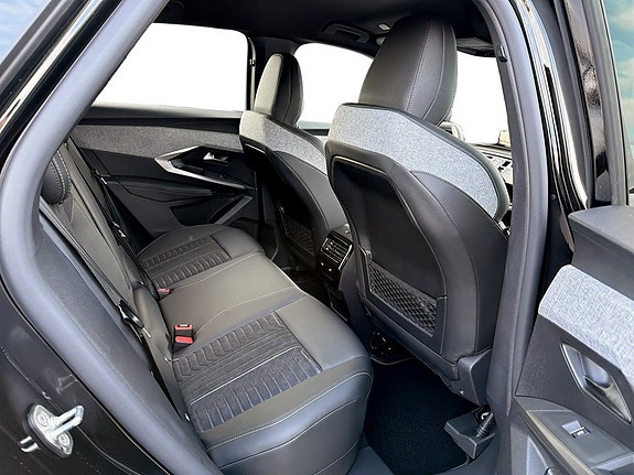 Peugeot e-3008 7 of 14