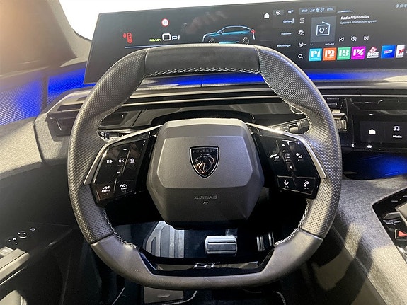 Peugeot e-3008 10 of 15