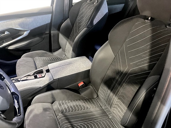 Peugeot e-3008 6 of 15