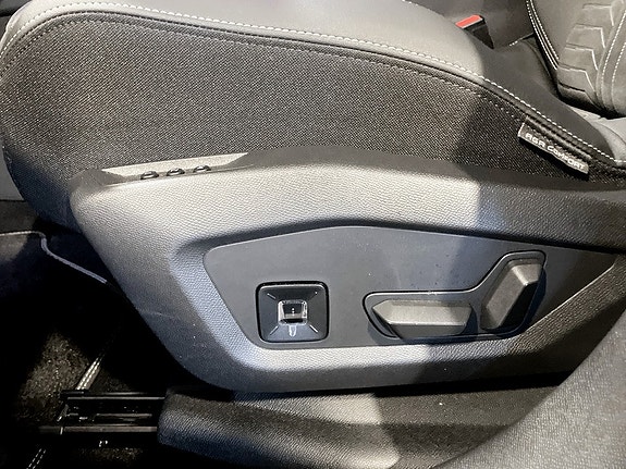 Peugeot e-3008 15 of 15