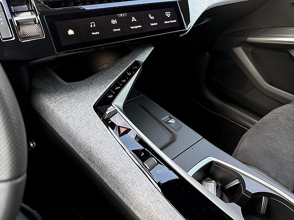 Peugeot e-3008 14 of 14