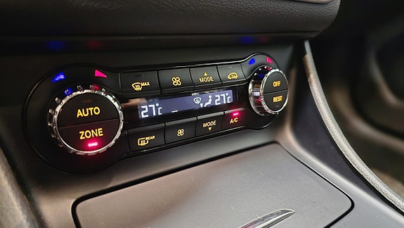 Mercedes-Benz GLA180 d 15 of 27