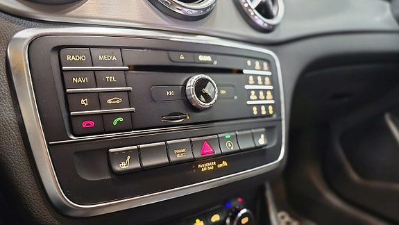 Mercedes-Benz GLA180 d 16 of 27