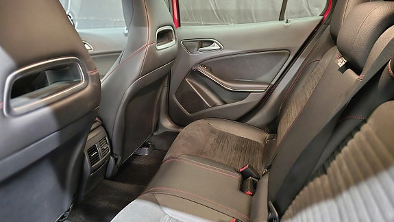 Mercedes-Benz GLA180 d 12 of 27
