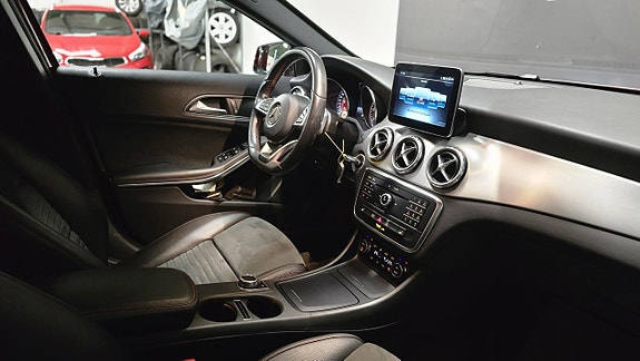 Mercedes-Benz GLA180 d 11 of 27