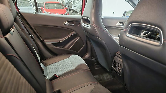 Mercedes-Benz GLA180 d 14 of 27