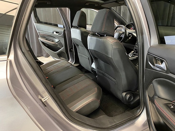 Peugeot 308 SW 28 of 30