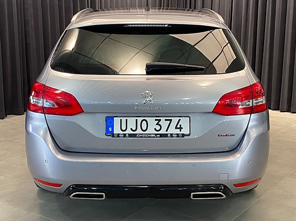 Peugeot 308 SW 2 of 5