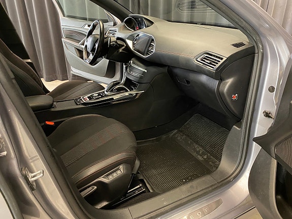 Peugeot 308 SW 26 of 30