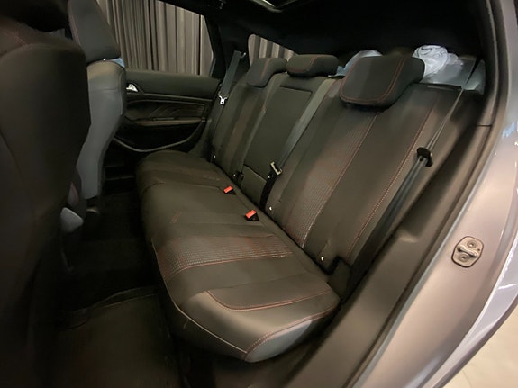 Peugeot 308 SW 8 of 30