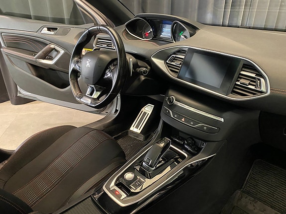 Peugeot 308 SW 27 of 30