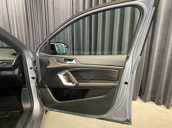 Peugeot 308 SW 25 of 30