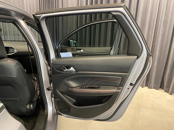 Peugeot 308 SW 30 of 30
