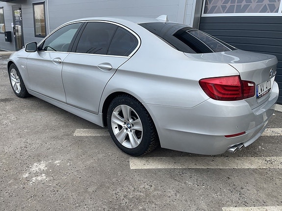 BMW 520d 3 of 5