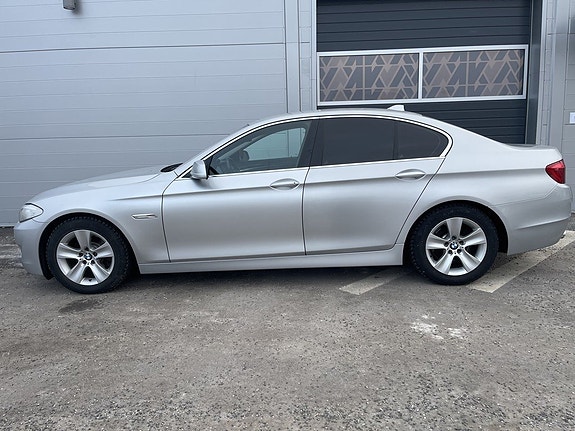 BMW 520d 2 of 5