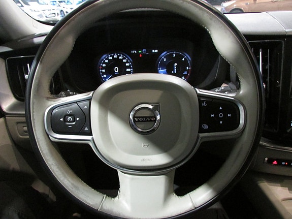 Volvo XC60 12 of 19