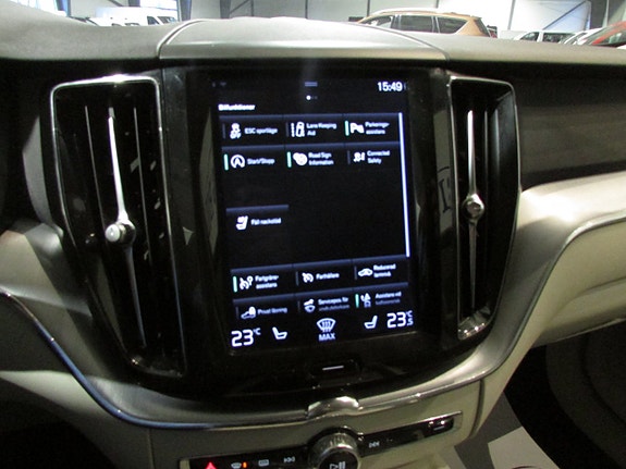 Volvo XC60 14 of 19