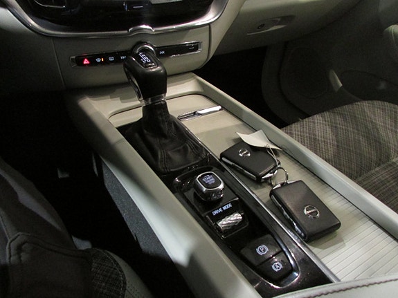Volvo XC60 15 of 19