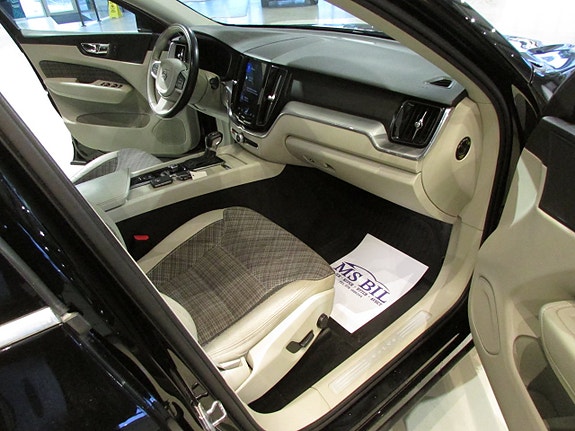 Volvo XC60 11 of 19
