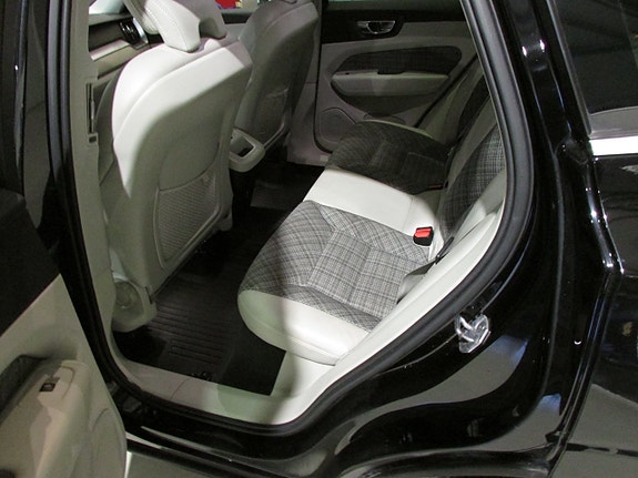Volvo XC60 10 of 19