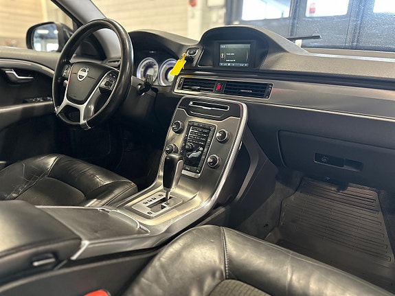 Volvo V70 12 of 15