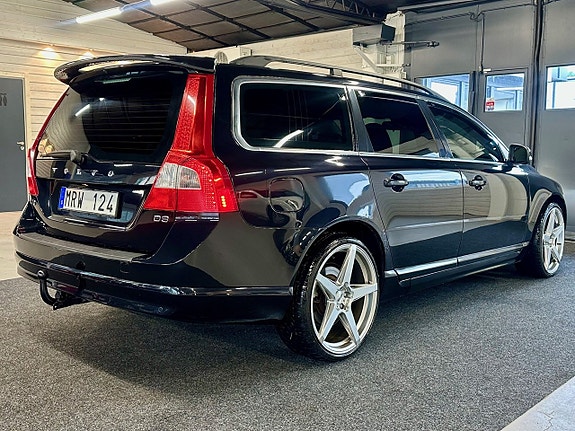 Volvo V70 3 of 15