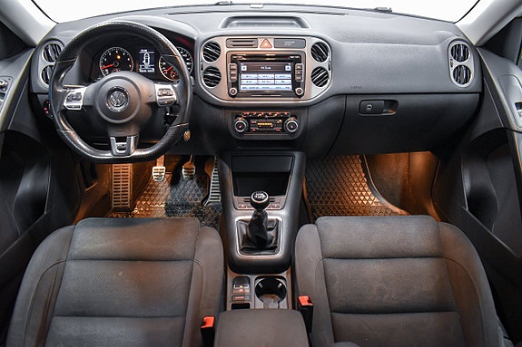 Volkswagen Tiguan 2 of 5